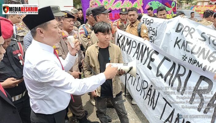 40 Anggota DPRD Kabupaten Pelalawan Resmi Dilantik di Sambut Aksi Demo Sekelompok Mahasiswa