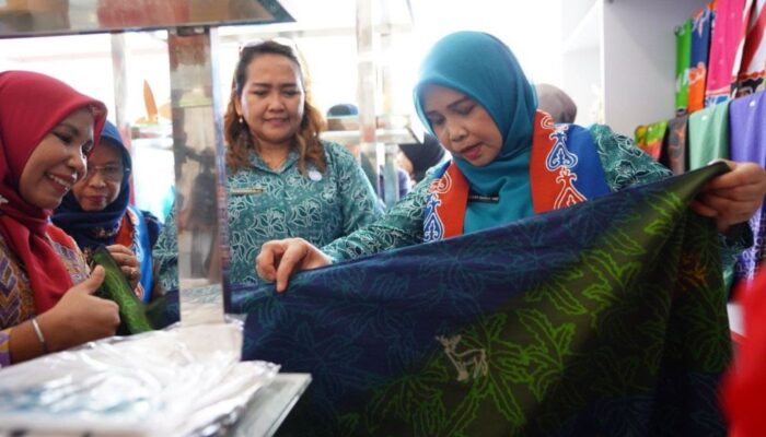 Dekranasda Gelar Lomba Desain Motif Tenun dan Batik Khas Riau