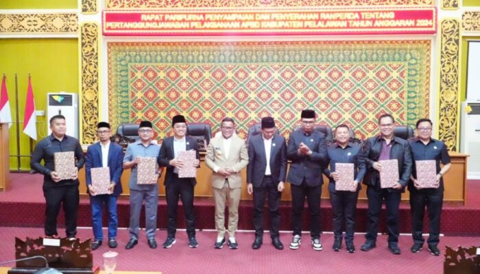 Rapat Paripurna DPRD Pelalawan, Bupati Zukri Sampaikan Ranperda Pertanggungjawaban Pelaksanaan APBD Tahun 2024