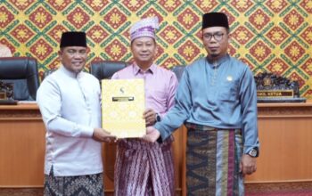 Bupati H.Zukri Hadiri Sidang Paripurna Penandatanganan Nota Kesepakatan KUA dan PPAS Perubahan APBD Tahun 2025