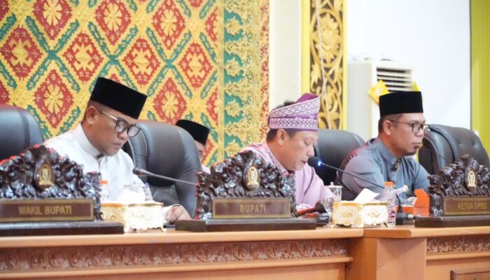 Bupati H.Zukri Hadiri Sidang Paripurna Penandatanganan Nota Kesepakatan KUA dan PPAS Perubahan APBD Tahun 2025