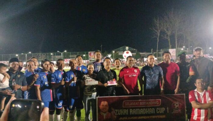 Bupati H.Zukri Buka Turnamen Zukri Ramadan Cup I di Pangkalan Kerinci