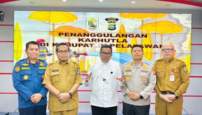 Bupati Zukri Apresiasi Sinergi Tim Gabungan, Penanganan Karhutla di Pelalawan Mulai Terkendali