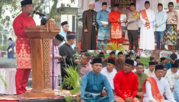 Bupati dan Wabup Pelalawan Sholat IED di lapangan Mini Soccer Pangkalan Kerinci