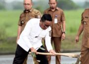 Pimpin Penanaman Pohon Aren, Bupati Zukri: Ini Investasi Jangka Panjang untuk Masa Depan Pelalawan