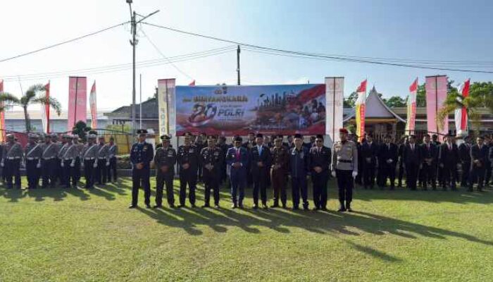 Bupati Pelalawan H. Zukri Hadiri Upacara Hari Bhayangkara ke-80 di Mapolres